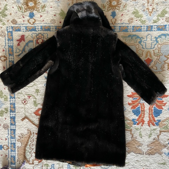 Vintage women’s faux fur coat size 6 (fits a small/medium) - Picture 2 of 5